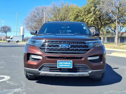 Used 2020 Ford Explorer XLT w/ Equipment Group 202A image 6