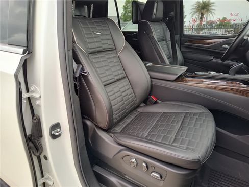 Used 2024 Cadillac Escalade Premium Luxury Platinum RWD image 24