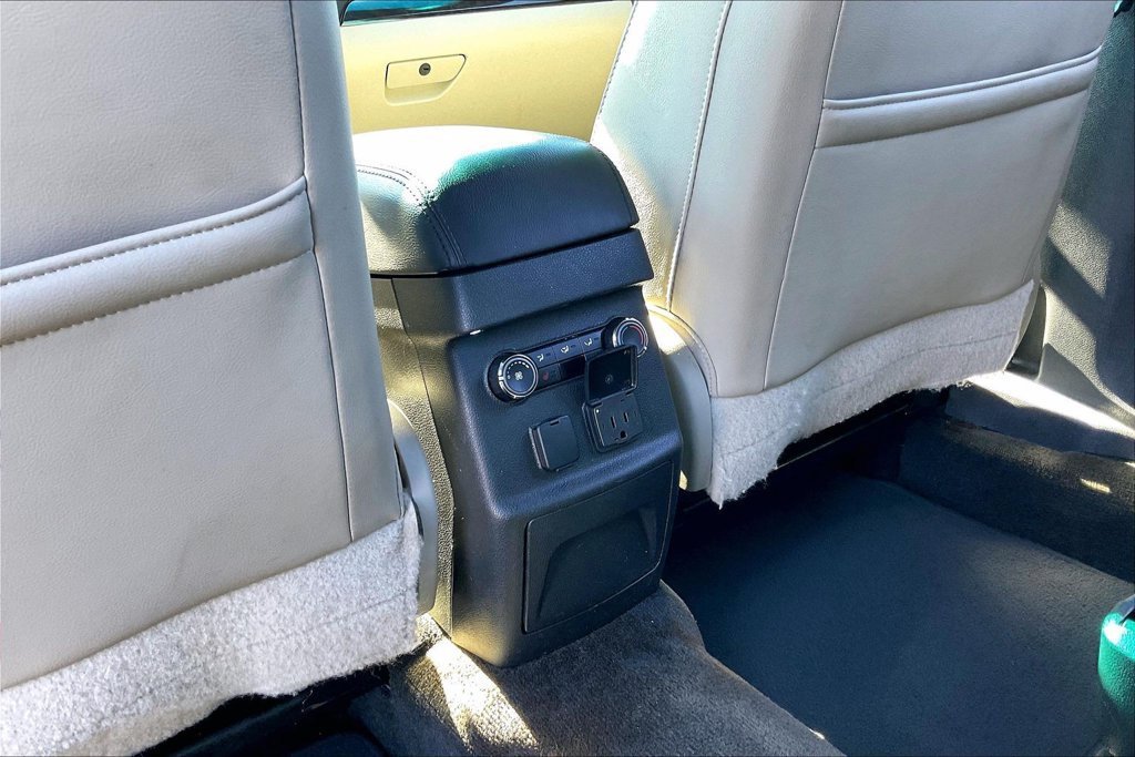 Used 2015 Ford Explorer Limited w/ Equipment Group 301A FWD image 12