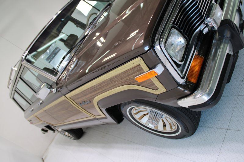 Used 1987 Jeep Grand Wagoneer AWD/4WD image 11