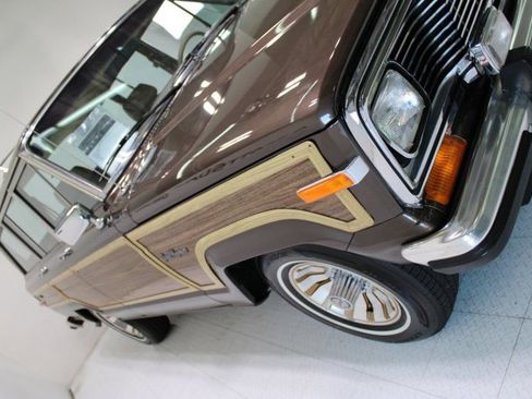 Used 1987 Jeep Grand Wagoneer image 11