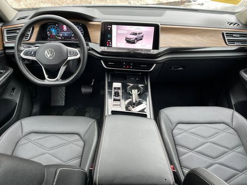 Used 2025 Volkswagen Atlas SE image 13