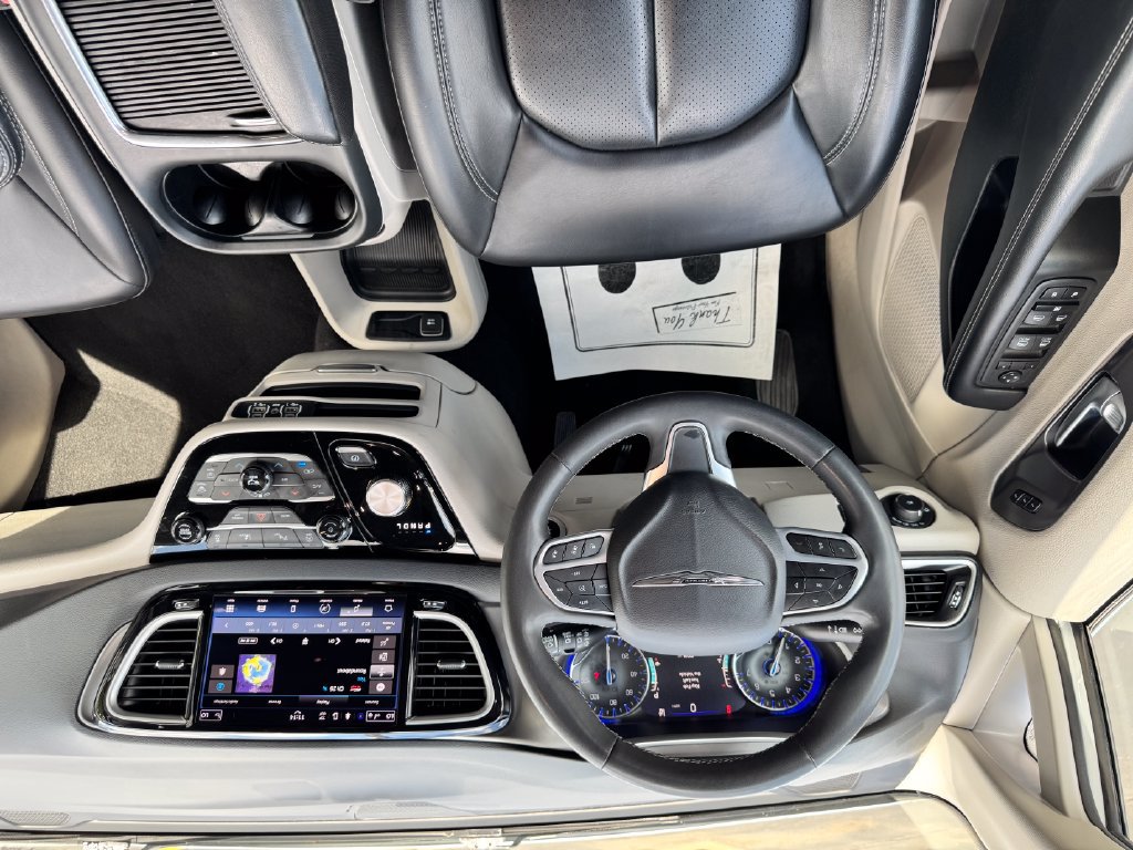 Used 2023 Chrysler Pacifica Touring-L FWD image 20