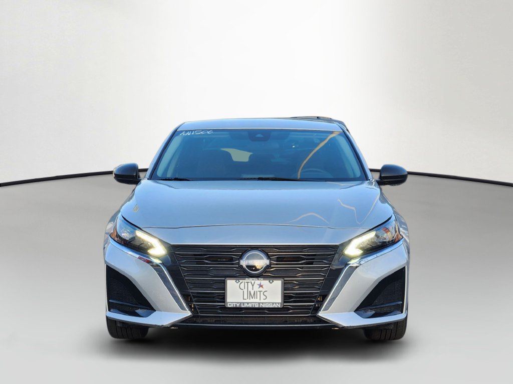 Used 2025 Nissan Altima 2.5 SV FWD image 2