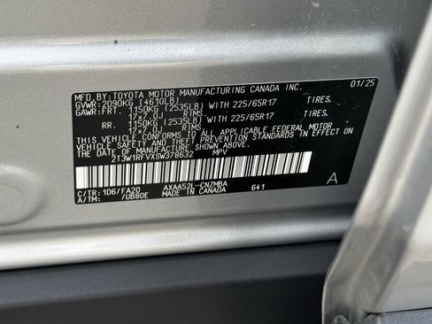 Used 2025 Toyota RAV4 XLE FWD image 31