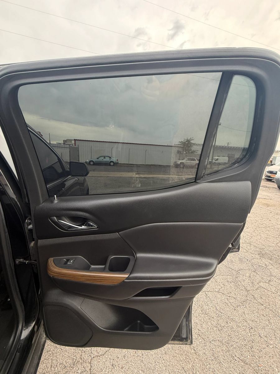 Used 2018 GMC Acadia SLE AWD/4WD image 18