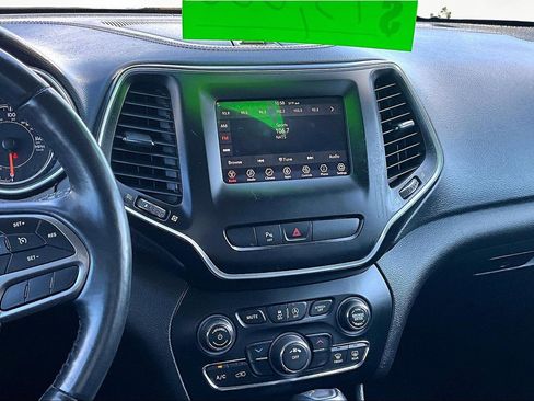 Used 2019 Jeep Cherokee Latitude Plus w/ Cold Weather Group image 6