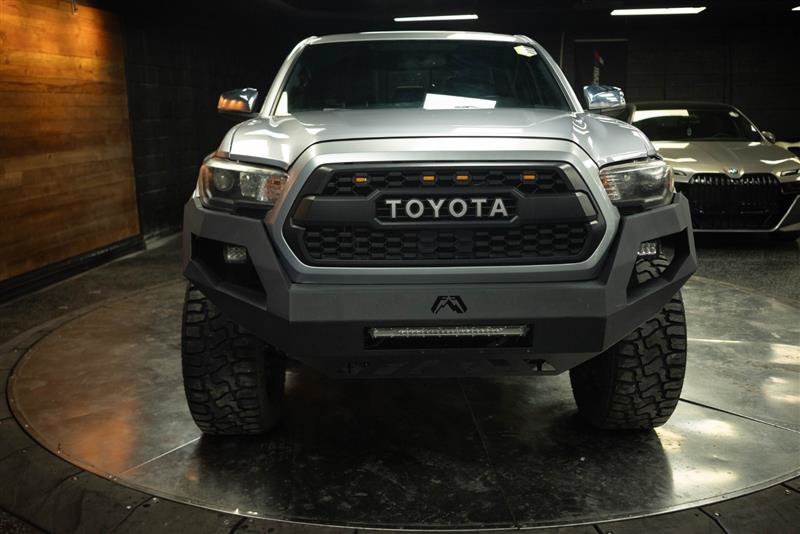 Used 2017 Toyota Tacoma Limited w/ Tow Package AWD/4WD image 3