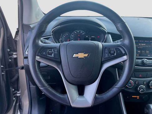 Used 2022 Chevrolet Trax LT w/ LT Convenience Package AWD/4WD image 14