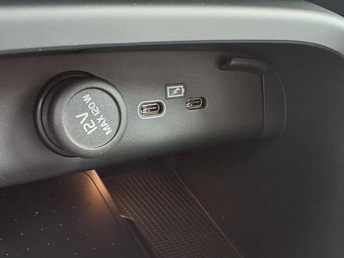 New 2026 Volvo XC40 B5 Plus w/ Protection Package Premier image 21