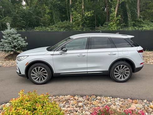 New 2025 Lincoln Corsair Reserve image 2