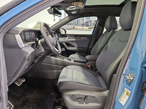 New 2026 Volkswagen Tiguan SE R-Line FWD image 17