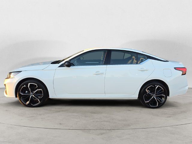 Used 2025 Nissan Altima 2.5 SR AWD/4WD image 8