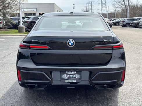 Certified 2023 BMW 760i xDrive w/ Luxury Rear Seating Package image 6