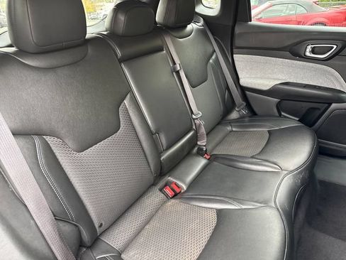 Used 2024 Jeep Compass Latitude AWD/4WD image 19