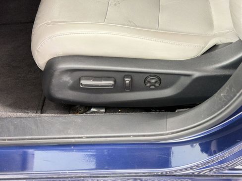 Used 2018 Honda Accord Touring image 15