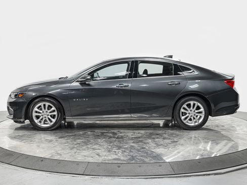 Used 2017 Chevrolet Malibu LT image 2