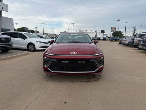 Used 2025 Hyundai Sonata SEL FWD image 2
