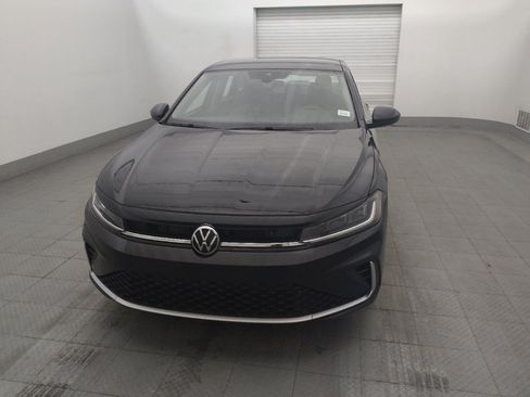 Used 2025 Volkswagen Jetta SE FWD image 15