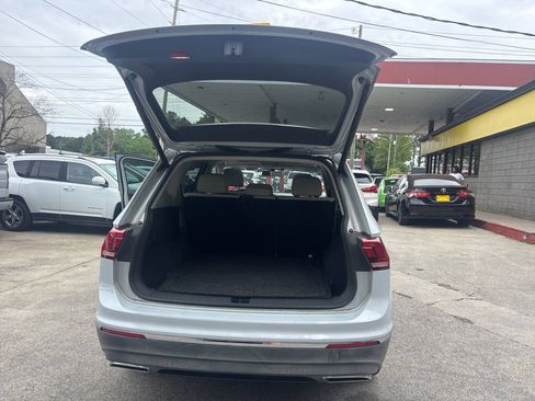 Used 2018 Volkswagen Tiguan SEL AWD/4WD image 17