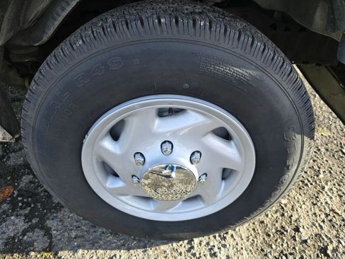 Used 2002 Ford E-250 and Econoline 250 E-250 image 9