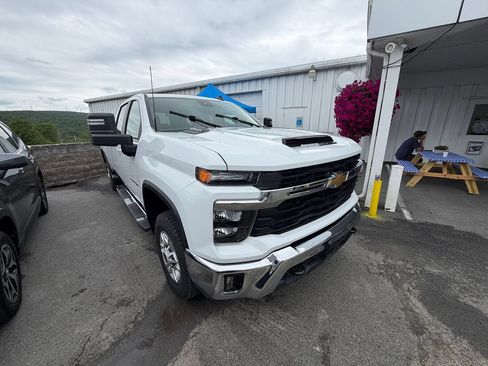 Used 2025 Chevrolet Silverado 2500 LT w/ Convenience Package AWD/4WD image 7