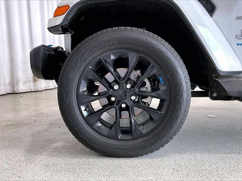 Used 2022 Jeep Wrangler Unlimited Sahara AWD/4WD image 6