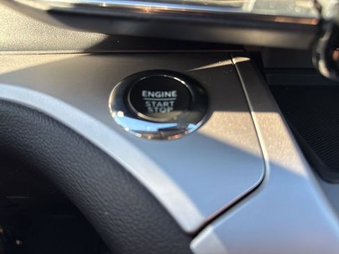 Used 2022 Ford Explorer XLT w/ Equipment Group 202A image 25