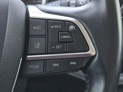 Used 2020 Toyota Highlander LE image 21