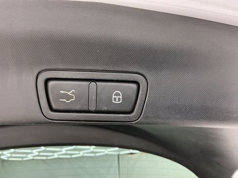 Used 2018 Alfa Romeo Stelvio AWD image 41