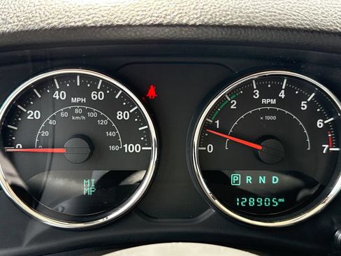 Used 2016 Jeep Wrangler Unlimited Sahara w/ Connectivity Group AWD/4WD image 16