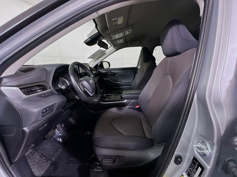Used 2023 Toyota Highlander LE image 12