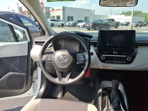 Used 2026 Toyota Corolla LE FWD image 11