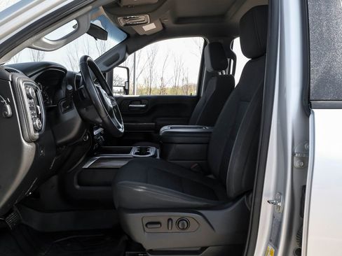 Used 2022 Chevrolet Silverado 3500 LT w/ Convenience Package image 4