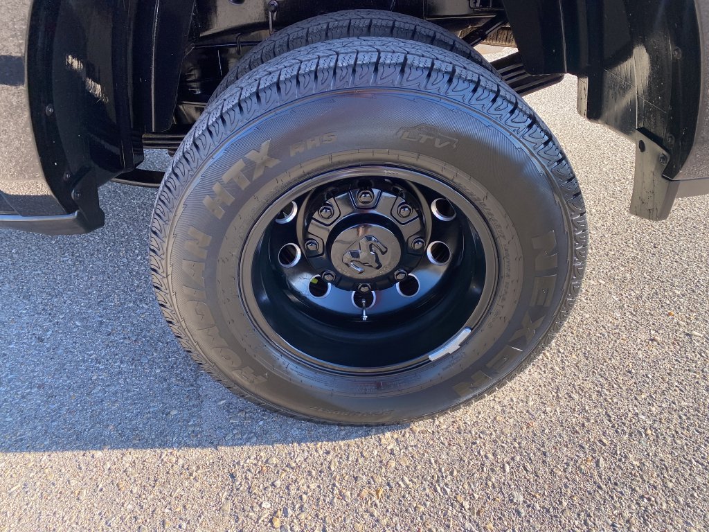 Used 2025 RAM 3500 Limited AWD/4WD image 33