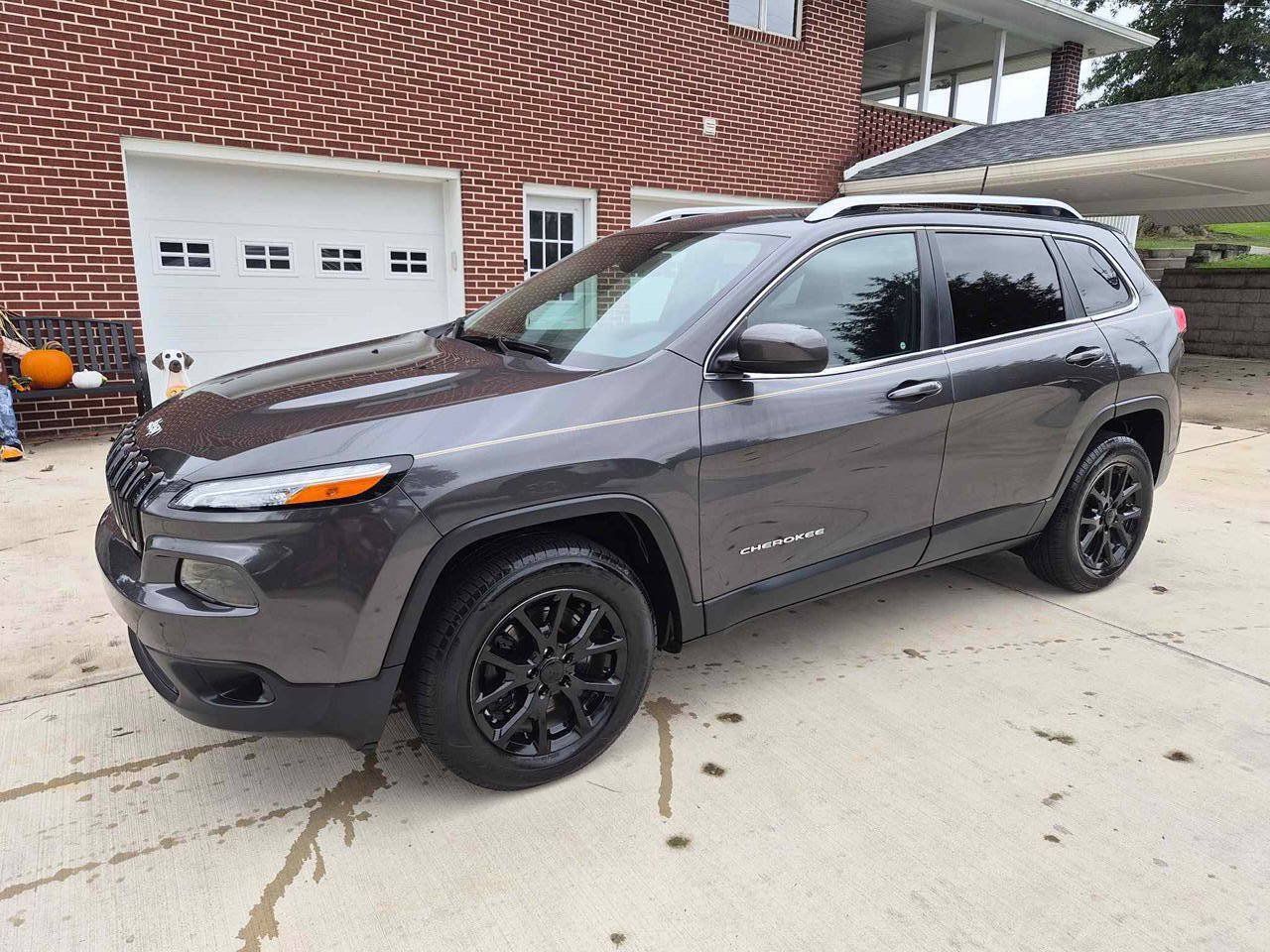 Used 2016 Jeep Cherokee Latitude w/ Comfort/Convenience Group AWD/4WD image 1