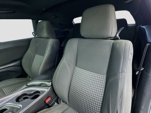 Used 2016 Dodge Challenger SXT w/ Blacktop Package image 13