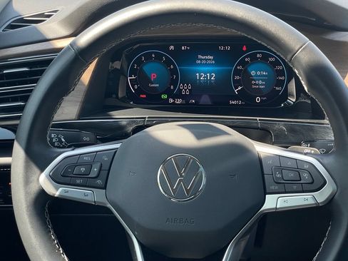Used 2024 Volkswagen Atlas SE w/ Panoramic Sunroof Package FWD image 12