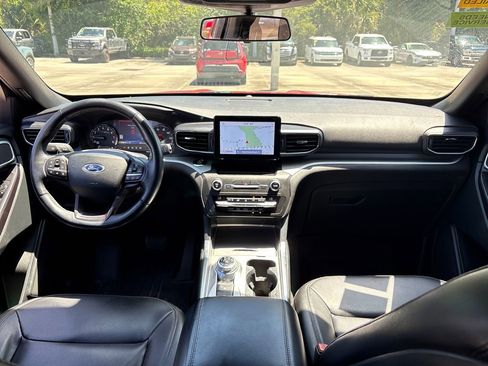 Used 2020 Ford Explorer XLT w/ Equipment Group 202A image 8