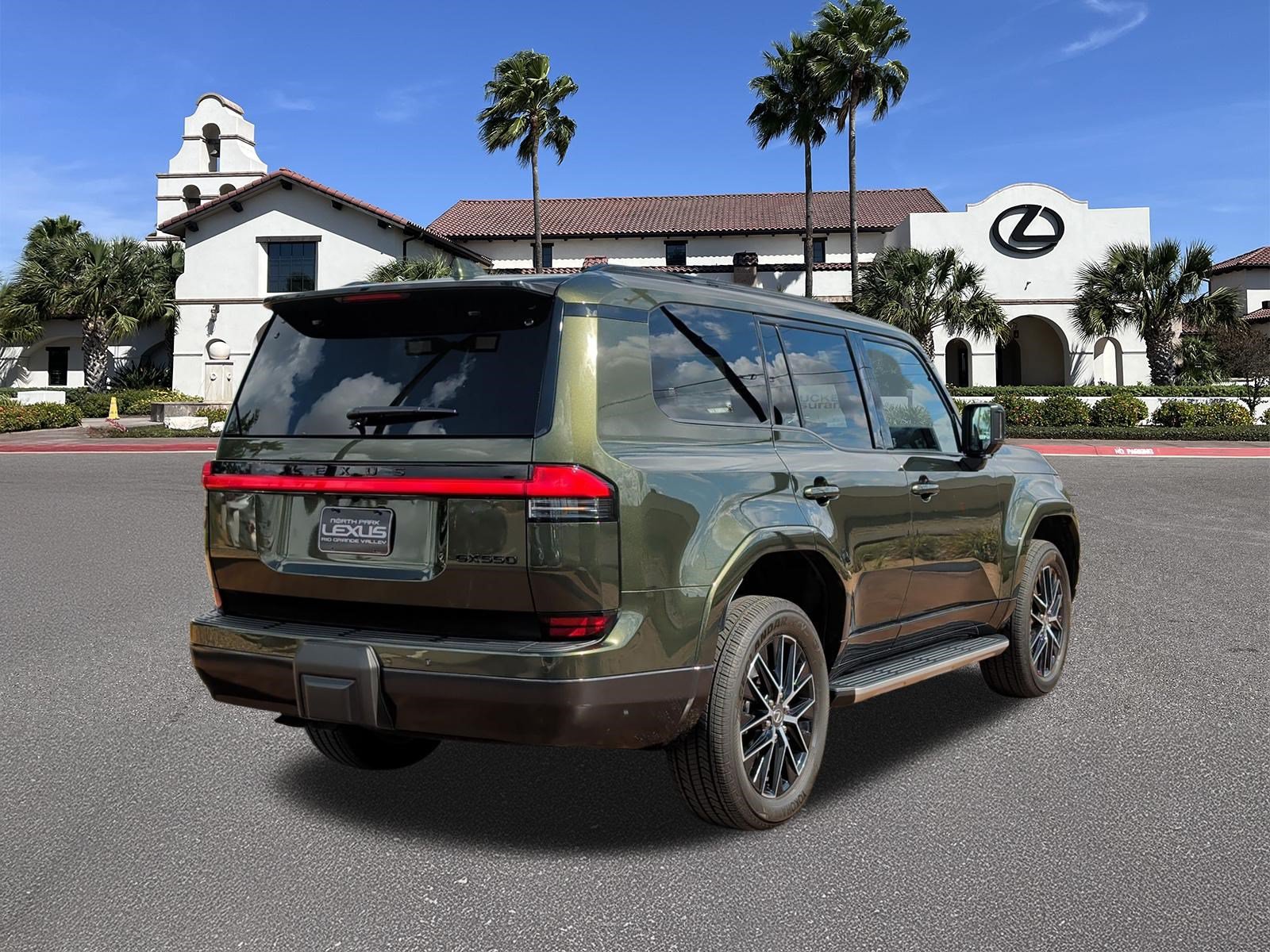 Used 2025 Lexus GX 550 w/ Accessory Package (2T) AWD/4WD image 2