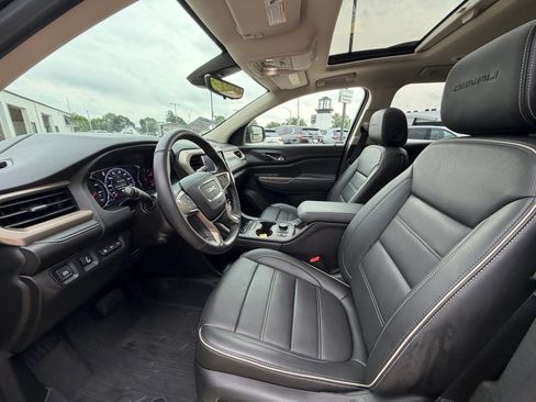 Used 2023 GMC Acadia Denali w/ Denali Ultimate Package AWD/4WD image 4