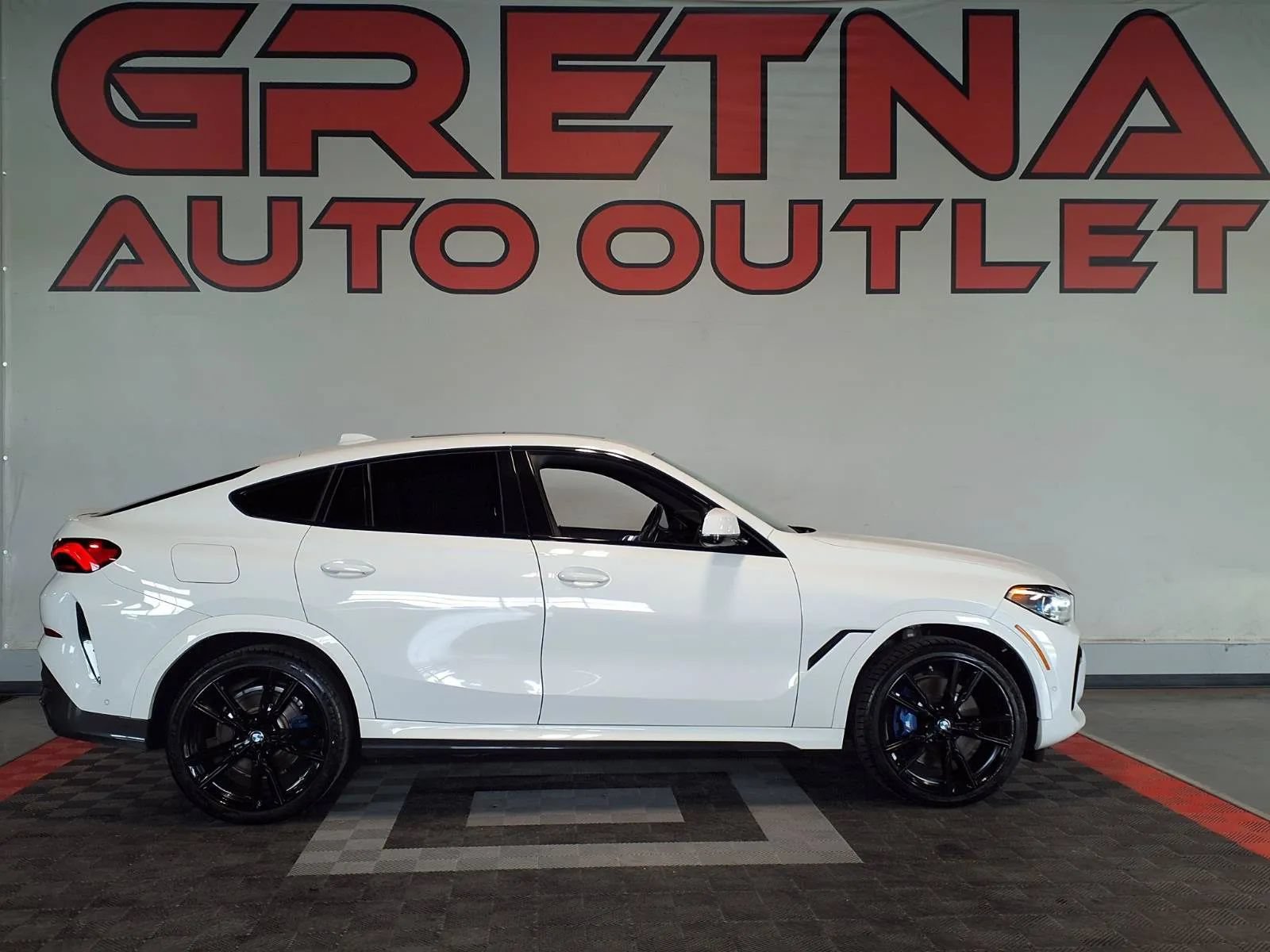 Used 2022 BMW X6 M50i w/ Executive Package AWD/4WD image 1