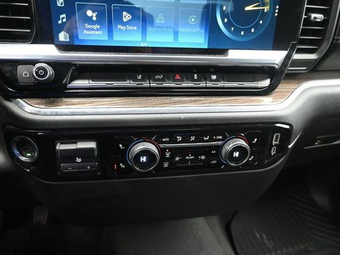 Used 2024 Chevrolet Silverado 2500 LT w/ Convenience Package image 18