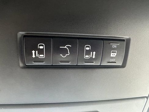Used 2019 Dodge Grand Caravan SXT FWD image 17