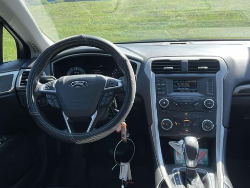Used 2013 Ford Fusion SE FWD image 12