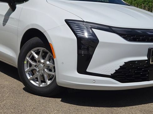 New 2027 Chrysler Pacifica Select FWD image 3