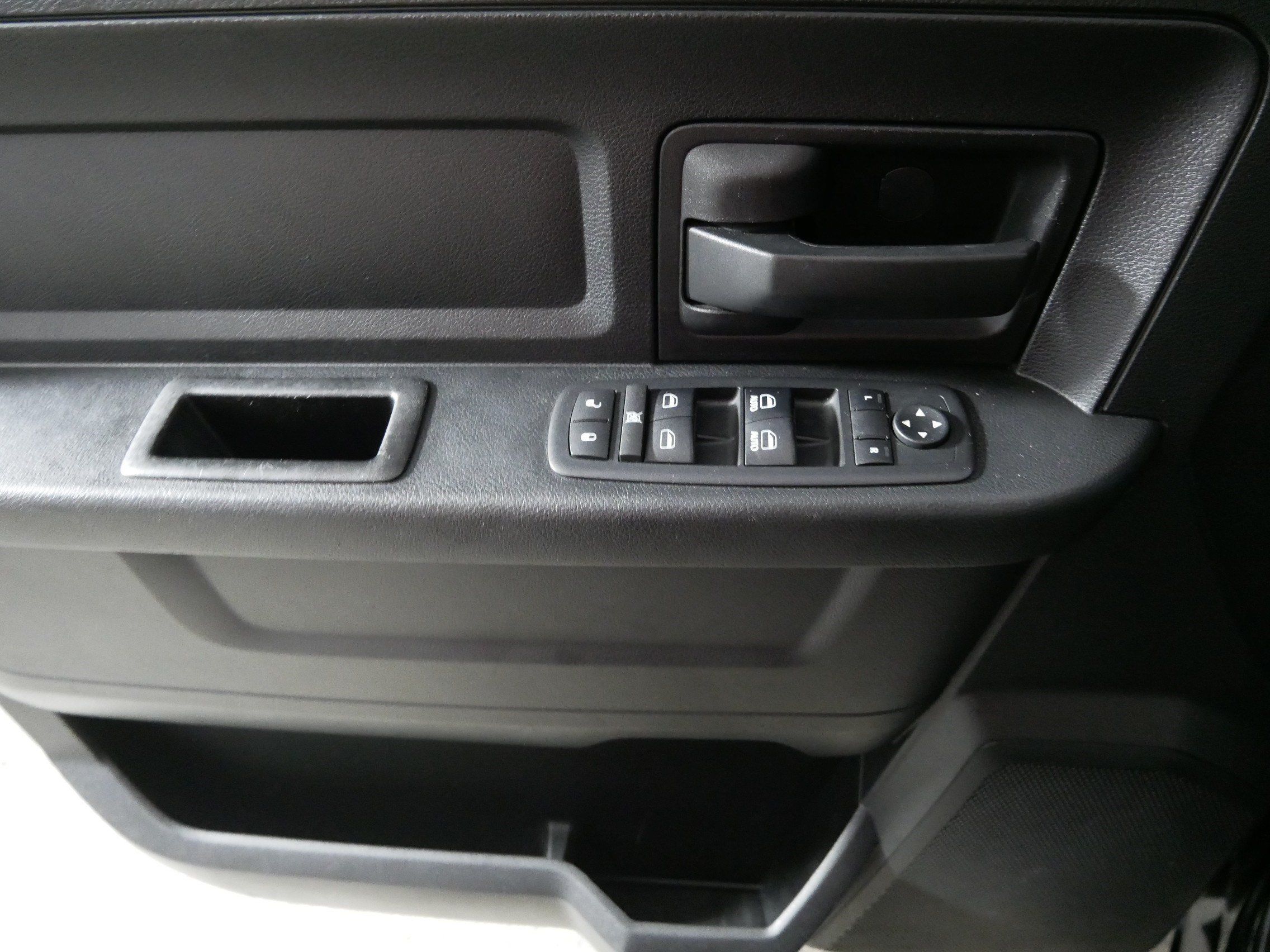 Used 2017 RAM 1500 Express AWD/4WD image 19