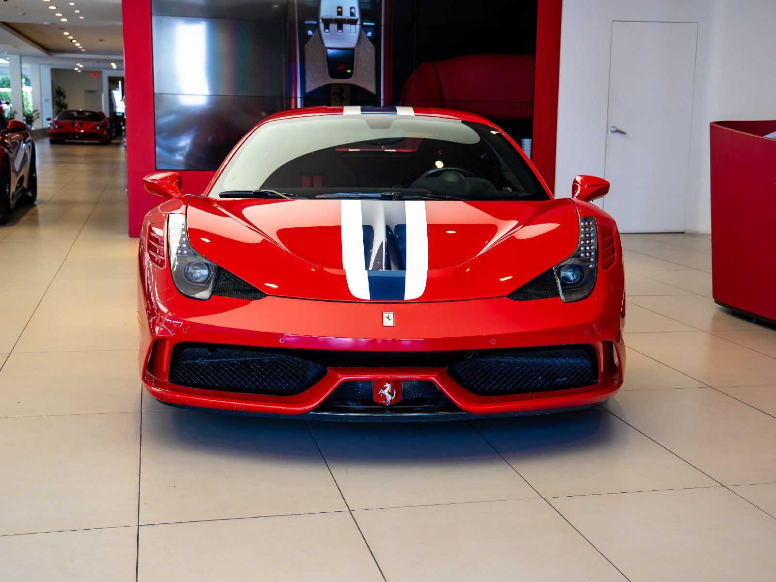 Used 2015 Ferrari 458 Speciale Coupe RWD image 2