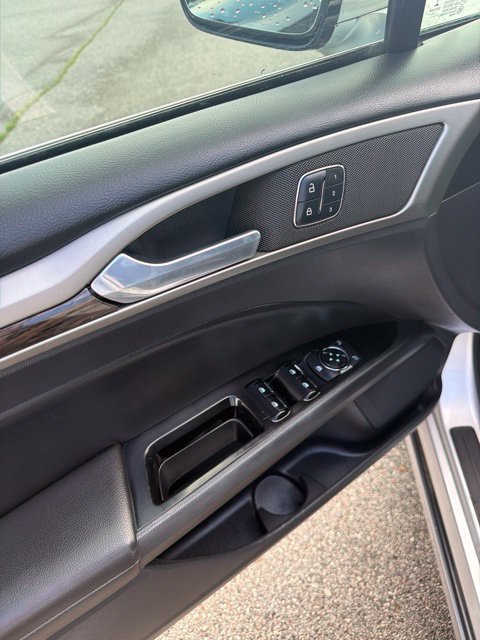 Used 2014 Ford Fusion SE w/ Equipment Group 202A FWD image 10