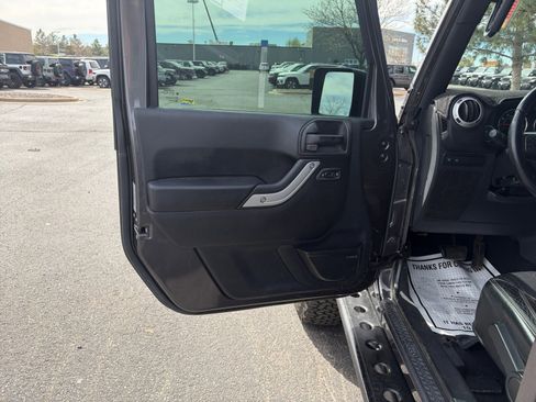 Used 2016 Jeep Wrangler Unlimited Rubicon w/ Connectivity Group AWD/4WD image 13